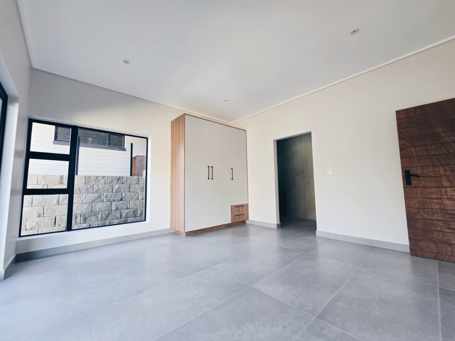 5 Bedroom Property for Sale in Outeniquasbosch Western Cape